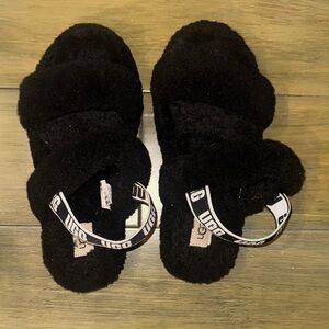 UGG Black Fluff yeah slide Sandals women’s size 6